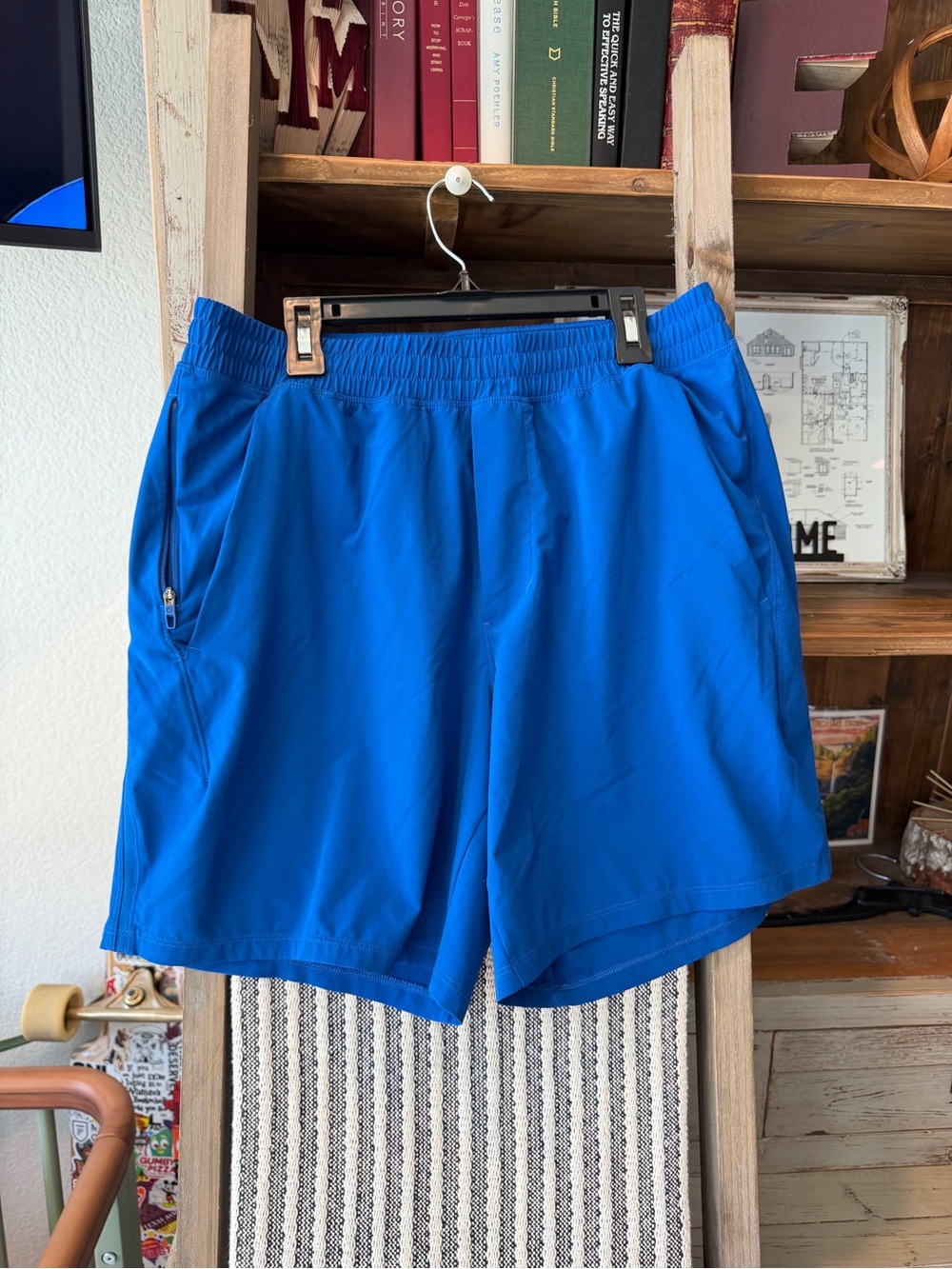Lululemon men’s pace breaker linerless 7” short size medium